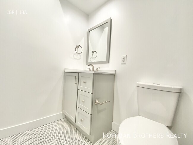 Building Photo - 6712 Willoughby Ave