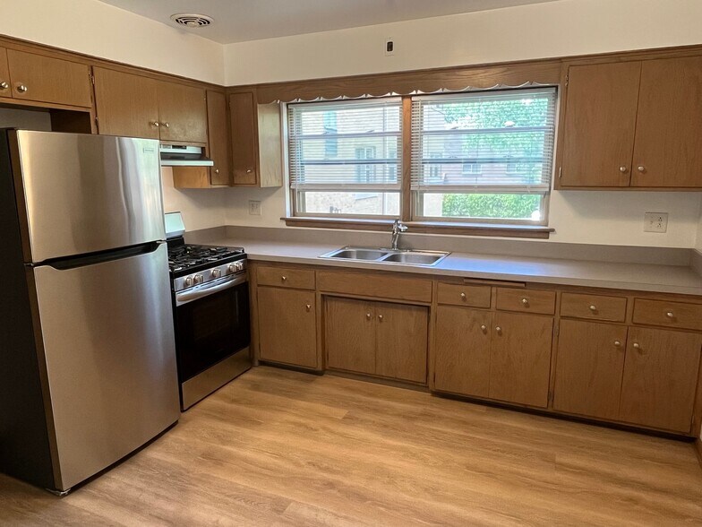 Building Photo - 1334 Woodview Ln