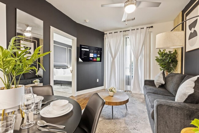 Building Photo - 5250 Town and Country Blvd