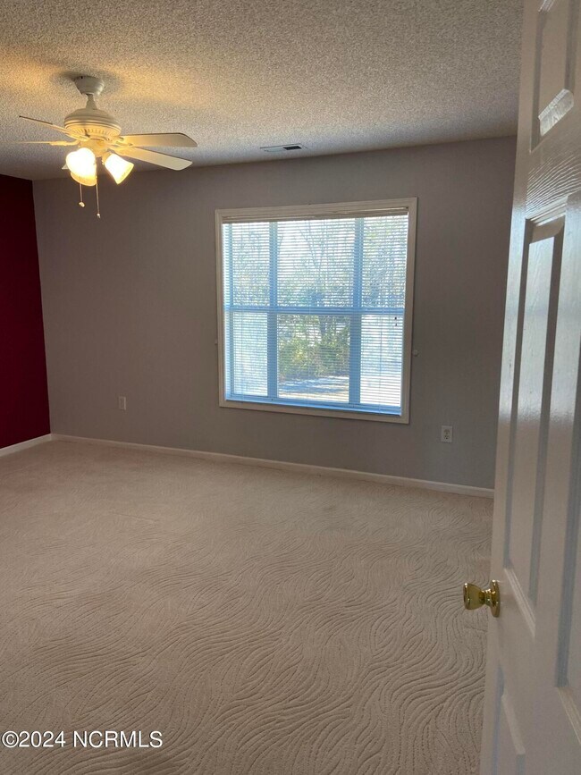 Building Photo - 4158 Breezewood Dr
