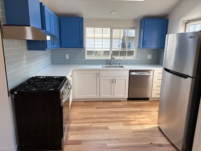 Building Photo - Aptos, Freshly Remodeled 3bd. 2ba. single ...