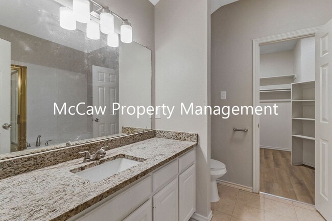 Building Photo - 1214 Mission St