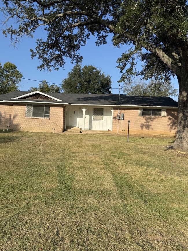 Building Photo - 915 N Spring St