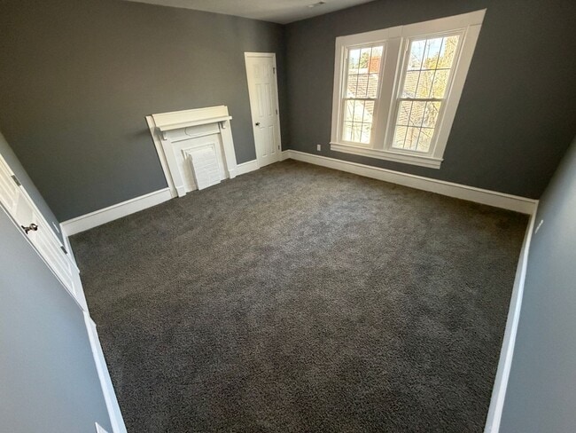 Building Photo - Amazing 7 Bedroom 2 bathroom updated home for rent in Burlington, NC