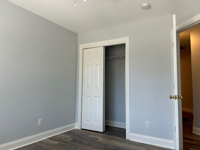 Building Photo - 268 Ceasar Pl