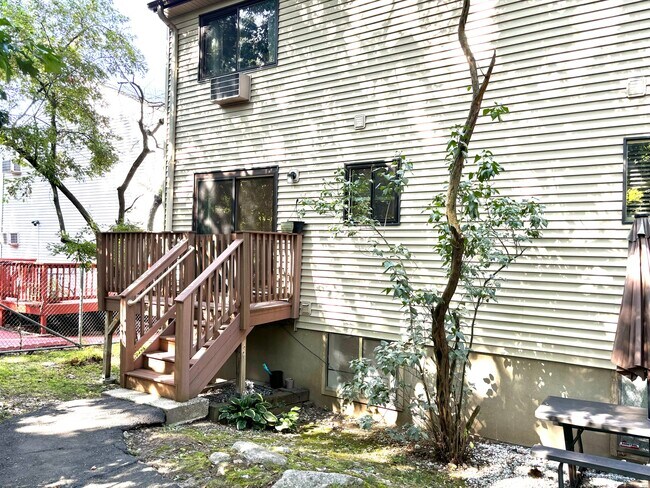 Building Photo - 60 Lawn Ave