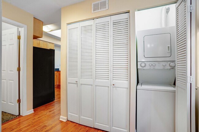 Building Photo - 2351 W Harrison St