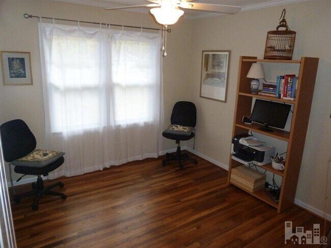 Building Photo - Close access to UNCW, Beach, Hwy 40, walk ...