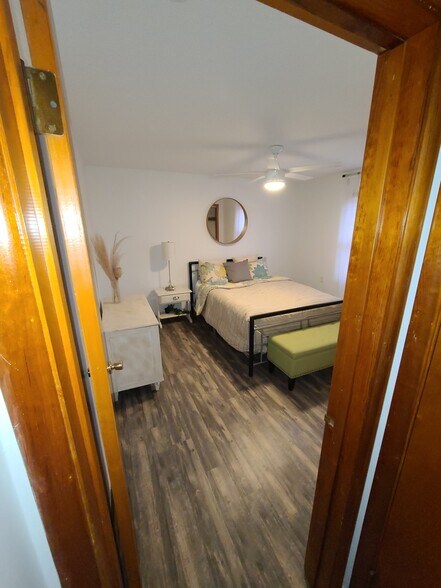 Building Photo - 340 S Benton St