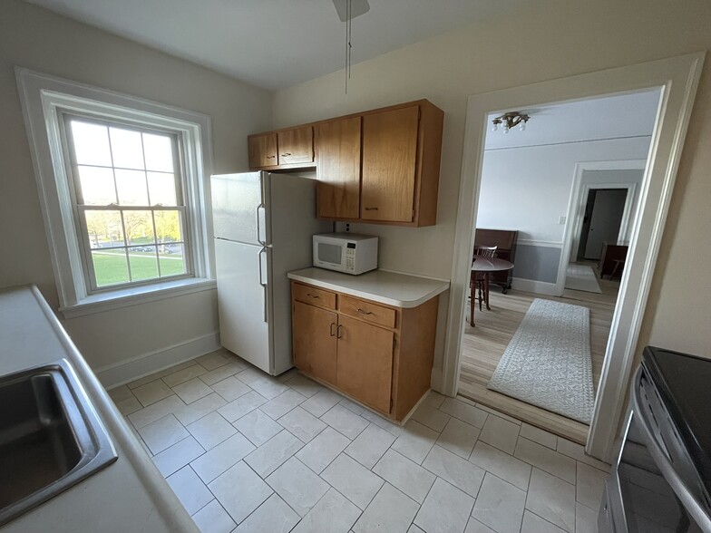 Kitchen, looking towards dining room and living room - 11 Ricker Park