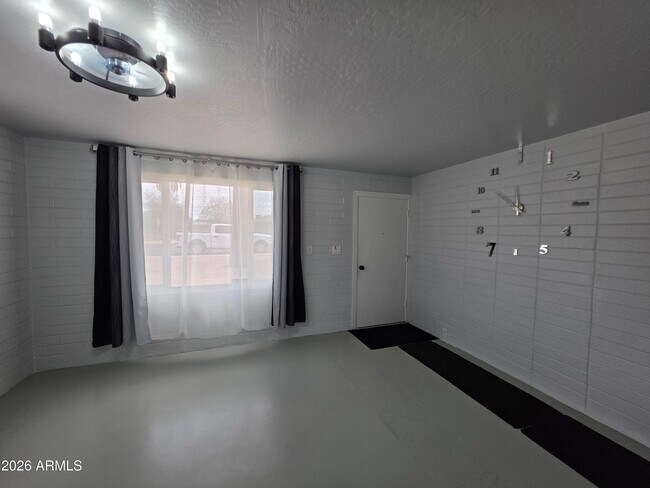 Building Photo - 574 S Park St