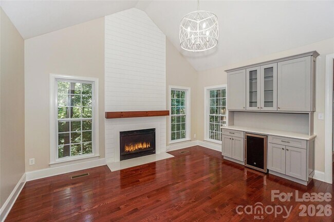 Building Photo - 181 Streamside Pl