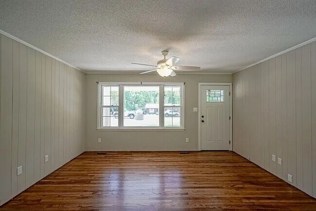 Building Photo - Charming 3BD, 1.5BA Garner Home Near White Oak Crossing