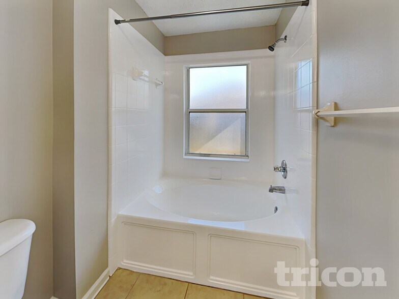 Building Photo - 8755 Tidewood Ct