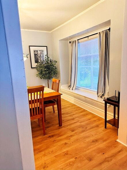 Building Photo - 807 W Vine St