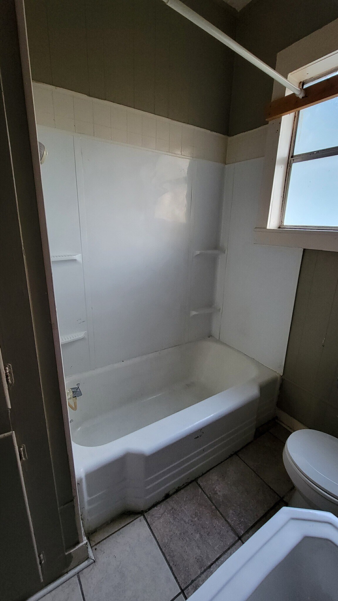 Building Photo - 428 W Wardville St