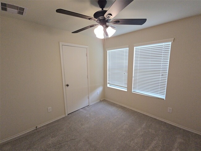 Building Photo - 810 Lightningbug Ln
