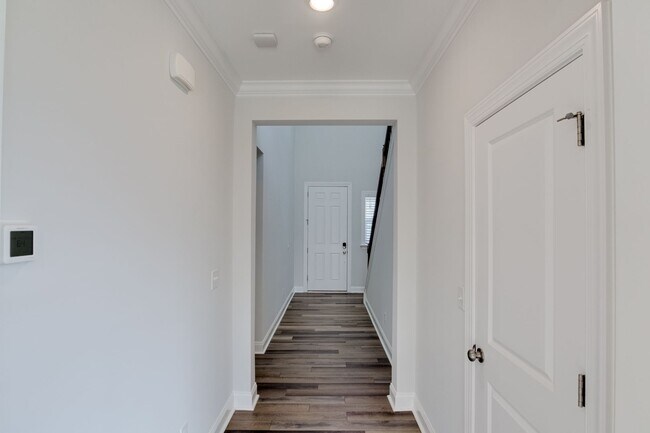 Building Photo - Light & Bright 4BR 3BA house in Tryon, Wak...