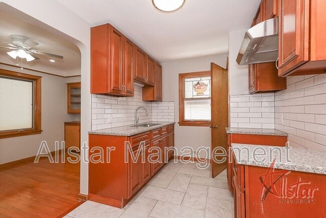 Building Photo - 9113 Outlook Dr