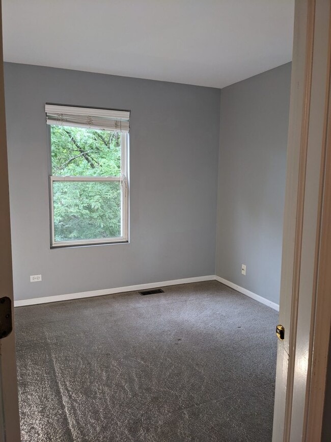Building Photo - 3994 Blackstone Dr