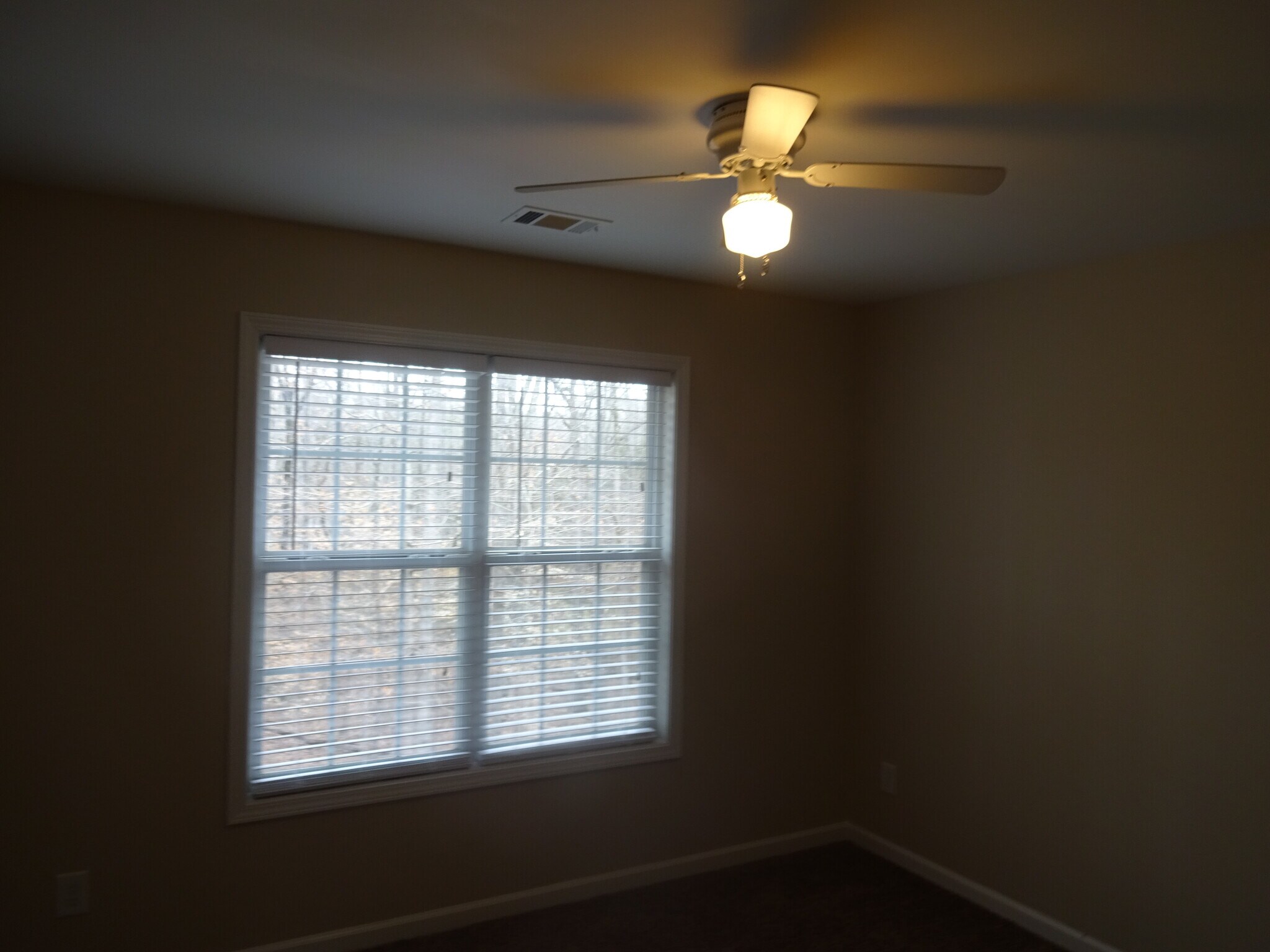 Building Photo - 1054 Falls Brooke Dr