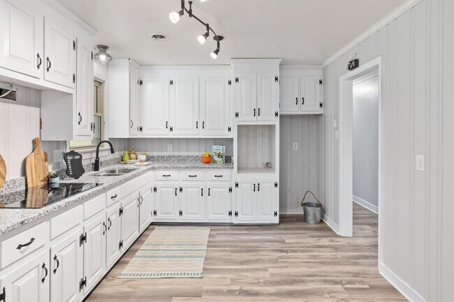 Building Photo - 10511 Lunswood Rd