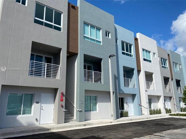 Building Photo - 2 bedroom in Aventura FL 33180