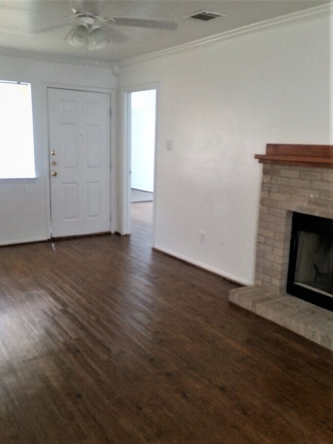 Building Photo - 3615EL