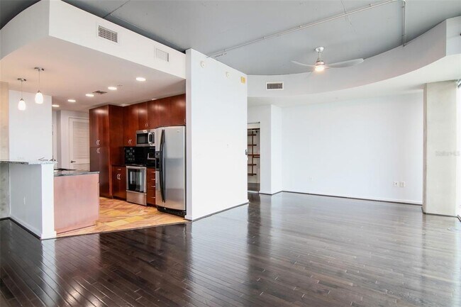 Building Photo - 777 N Ashley Dr