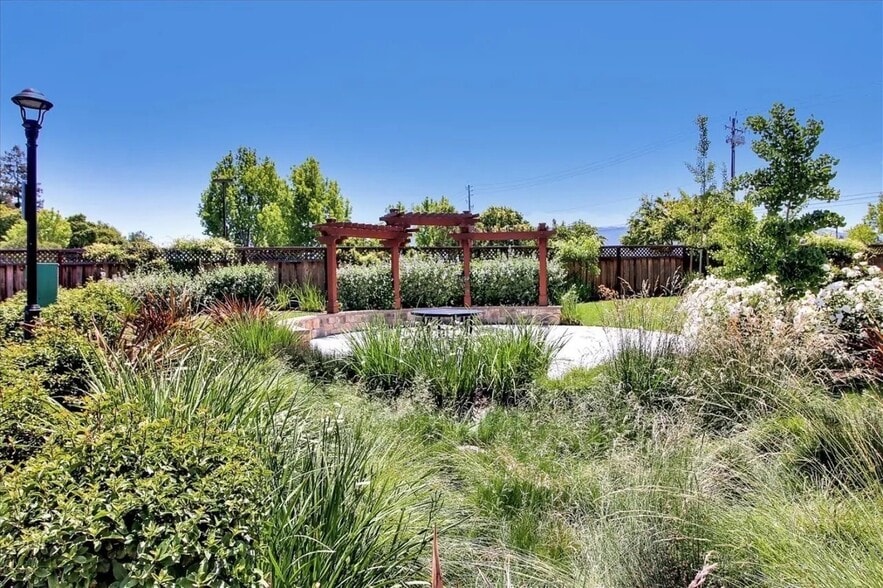 Building Photo - 4714 Tina Speciale Dr