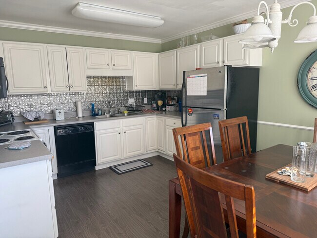 Building Photo - 3712 Creek Point Way