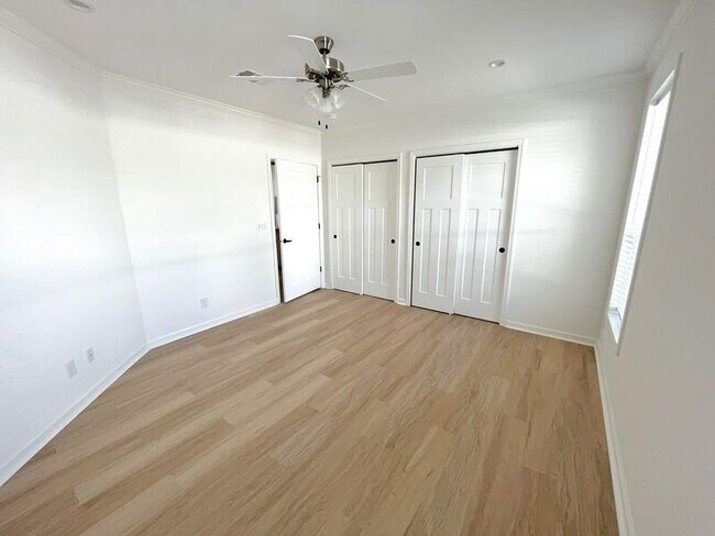 Building Photo - 5656 Woodford St