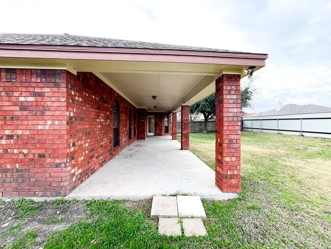 Building Photo - Available NOW!!!! You must see this is a Fabulous Home. 4 bedrooms, office, 2 bath, 2 car garage ...