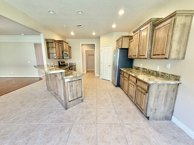 Building Photo - 2176 N Gunsight Dr