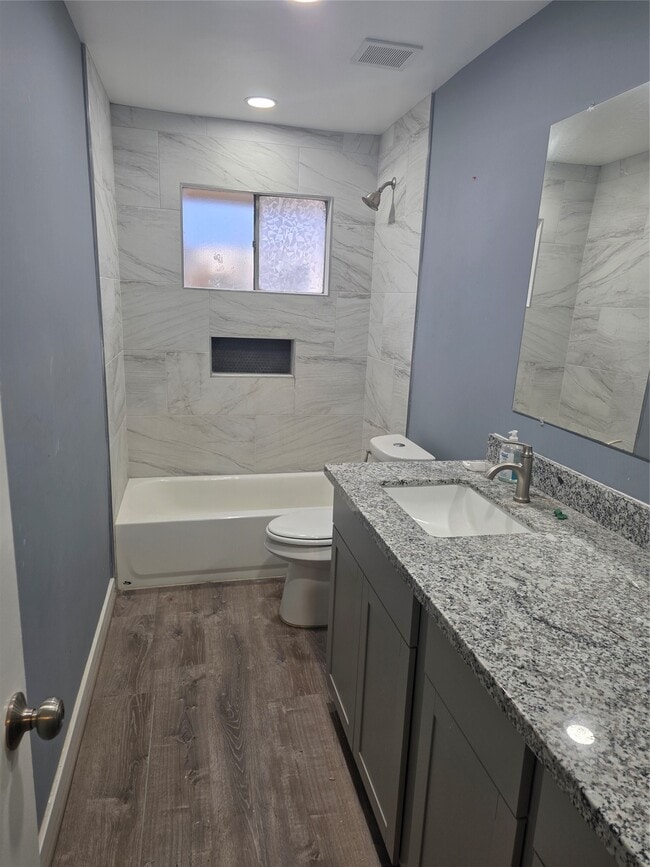 Building Photo - 9626 Guest St