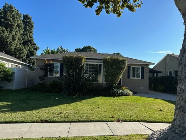 Building Photo - Lakewood living