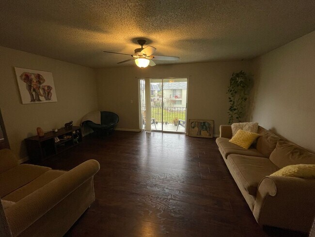 Building Photo - 2 Bed/1 Bath, 2nd floor condo in The Villas of Orlando AVAILABLE NOW!