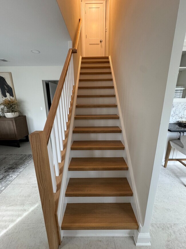 Building Photo - 240 Norgrove Ave