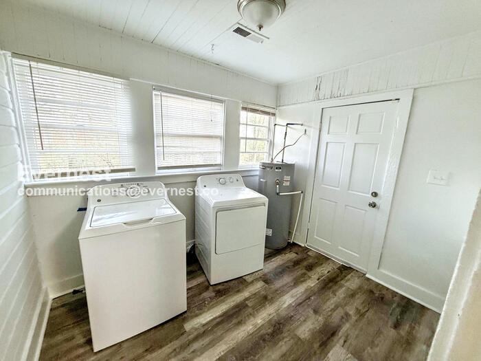 Building Photo - 745 82nd Pl S