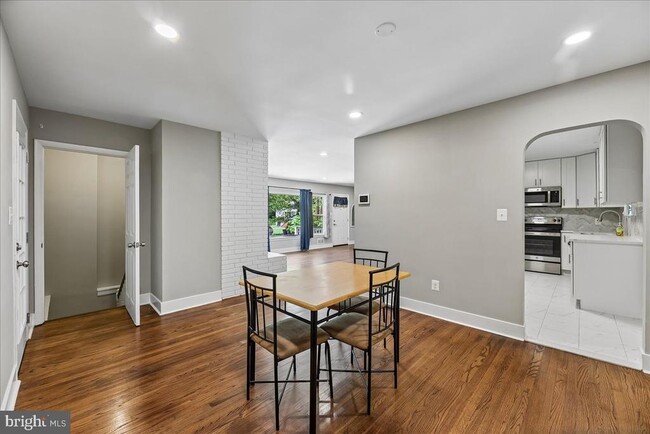 Building Photo - 3102 Romaine Ct