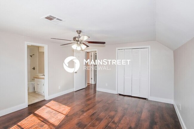 Building Photo - 3 Bedroom Pet-Friendly Home in Edmond, OK with Main Street Renewal