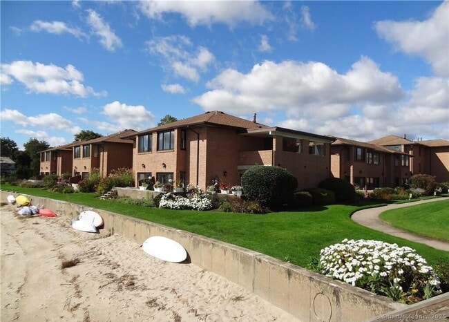 Building Photo - 350 Grovers Ave