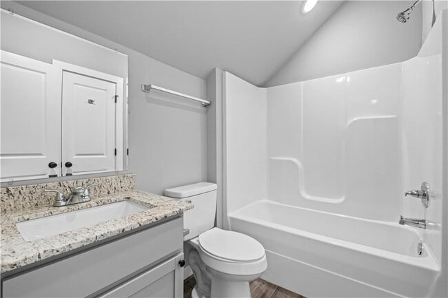 Building Photo - 772 S Locust Ave