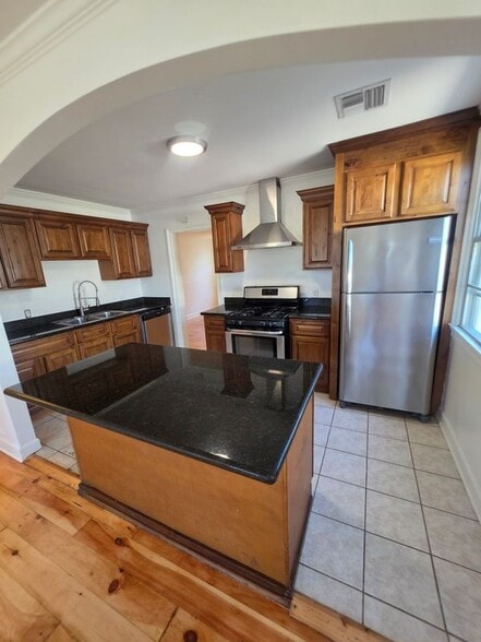 Building Photo - 518 Tucker Ave