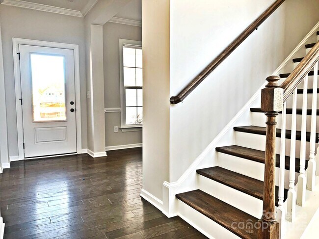 Building Photo - 7011 Kingfisher Way