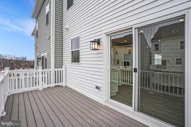 Building Photo - 708 Platinum Dr