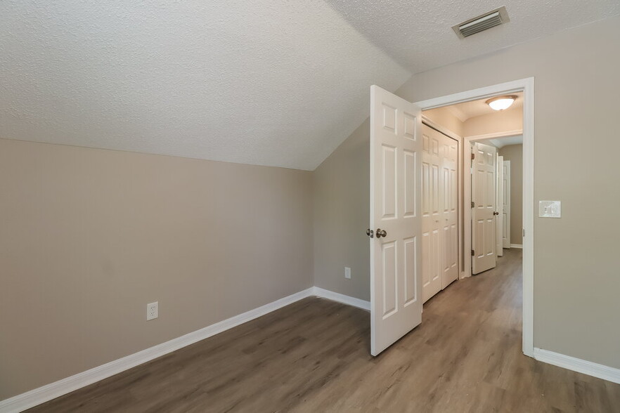 Building Photo - 732 Cape Cod Cir