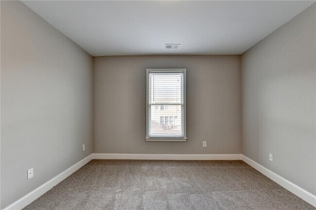 Building Photo - 812 Red Hart Ln