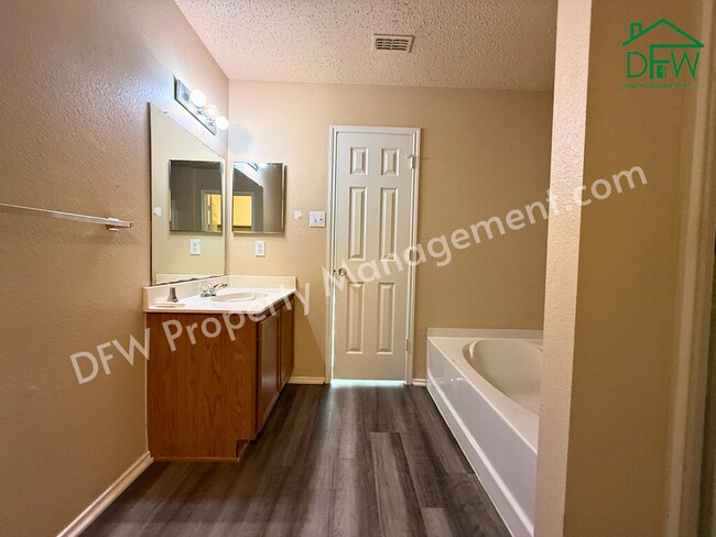 Building Photo - 2-Story 4 BR Home with Large Backyard & Game Room