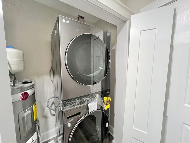 Building Photo - **OFFERING WAIVED APPLICATION FEES & $100 ...